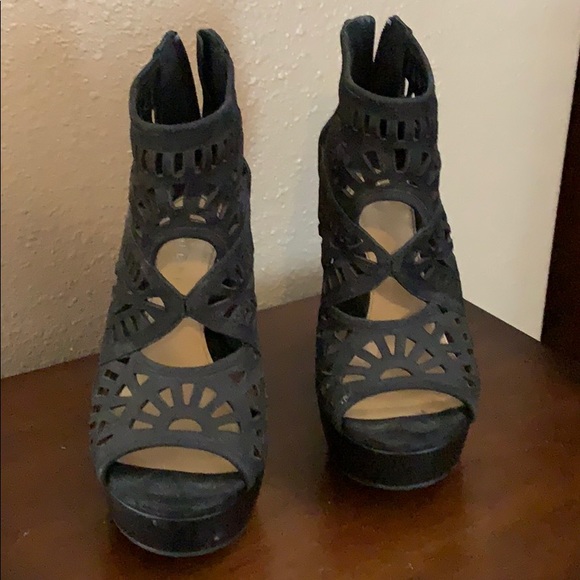 Gianna Bini Ankle Bootie - Picture 2 of 4